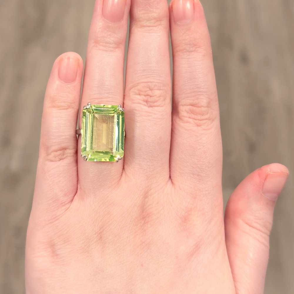 Large Vintage 14K White Gold Synthetic Green Spinel Ring - Size 7.25 - Picture 9 of 11